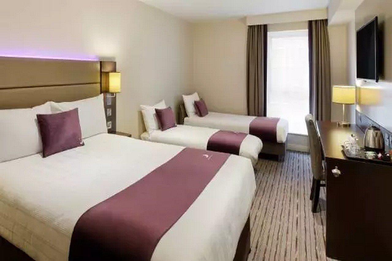 Premier Inn Epsom Central Buitenkant foto