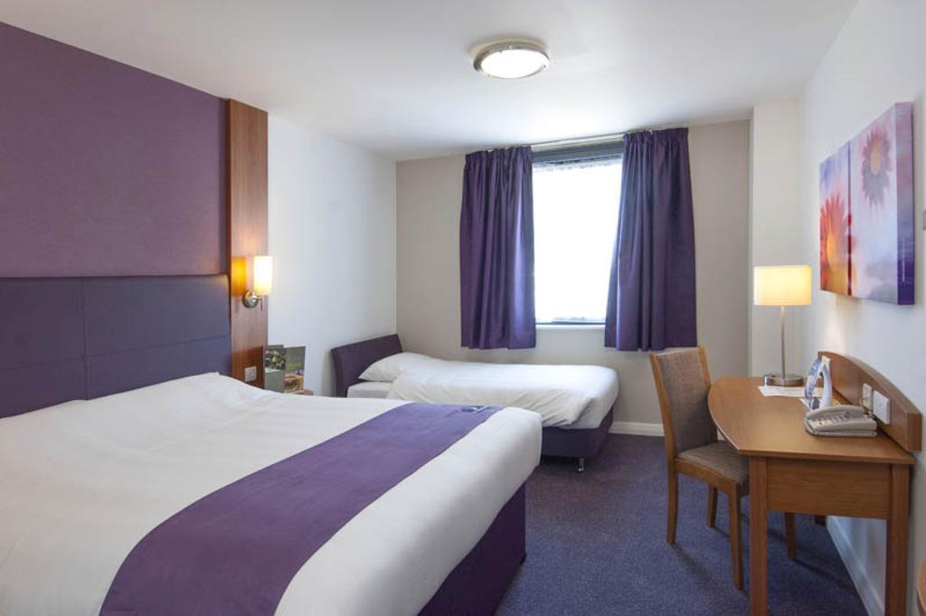 Premier Inn Epsom Central Kamer foto