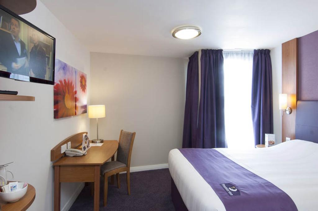 Premier Inn Epsom Central Kamer foto