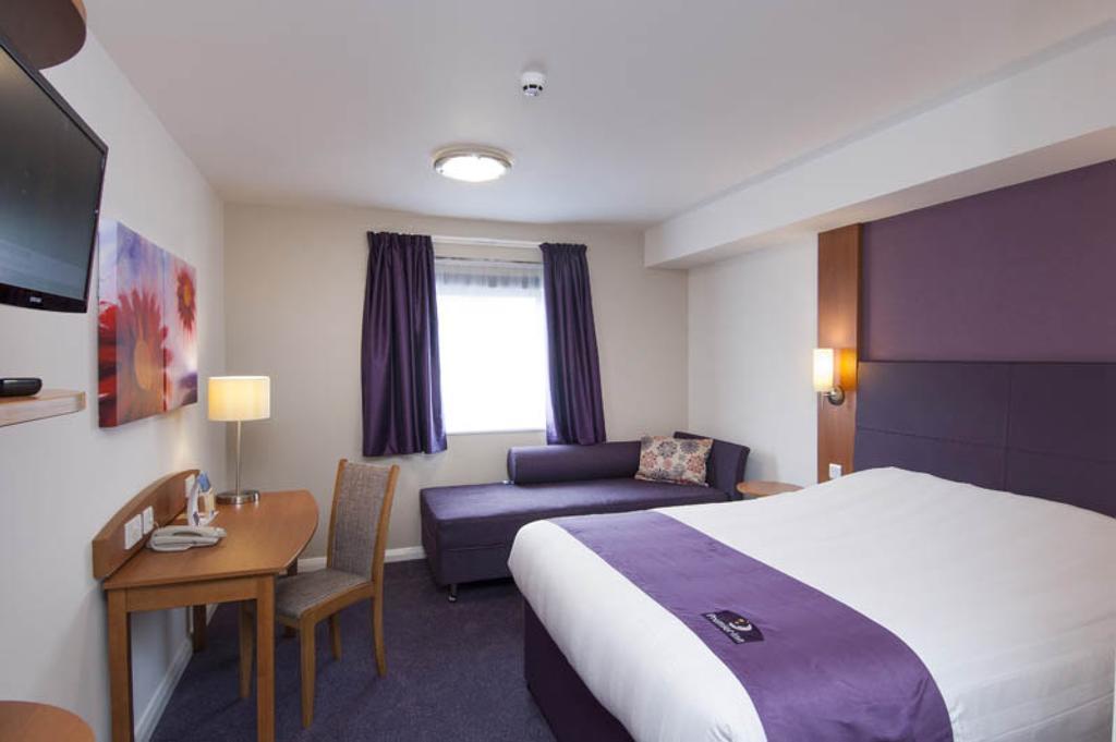 Premier Inn Epsom Central Kamer foto