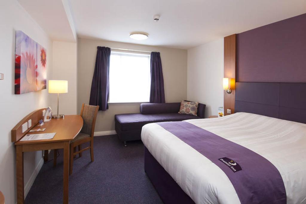 Premier Inn Epsom Central Kamer foto