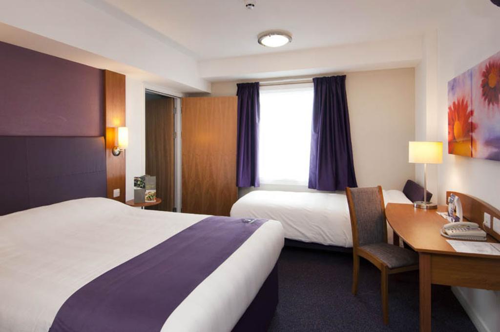 Premier Inn Epsom Central Kamer foto