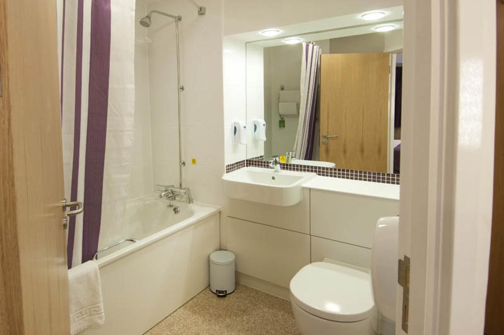 Premier Inn Epsom Central Kamer foto